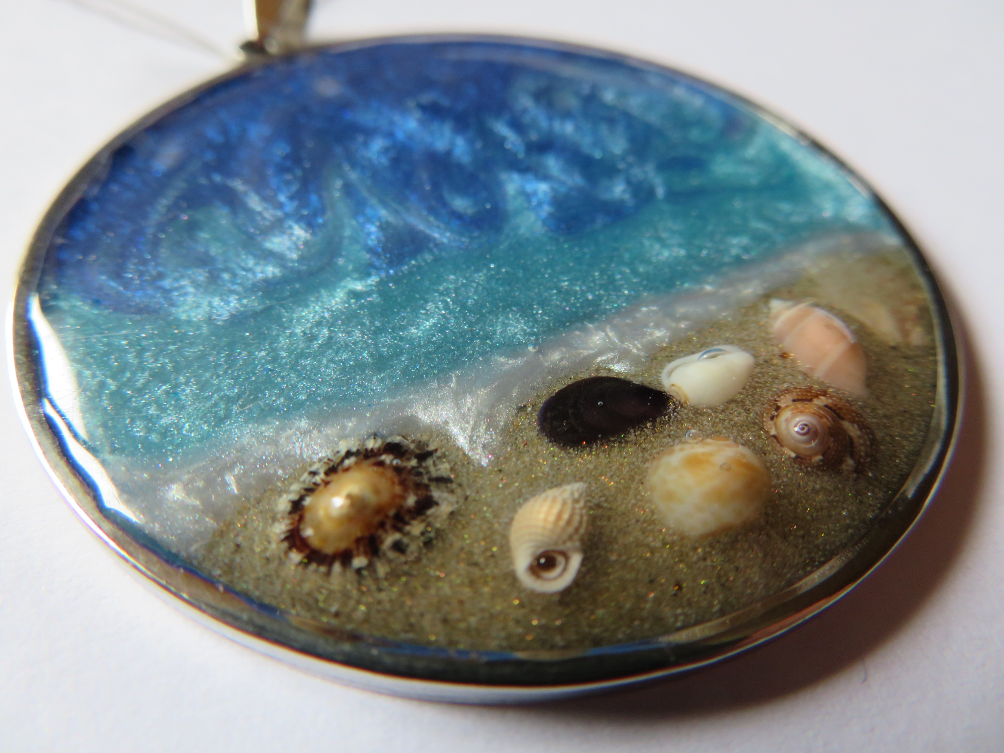 Pendentif Ma Petite Plage en gros plan